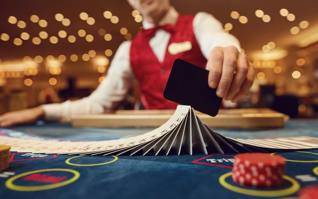 The Glittering World of Casinos: Where Entertainment
